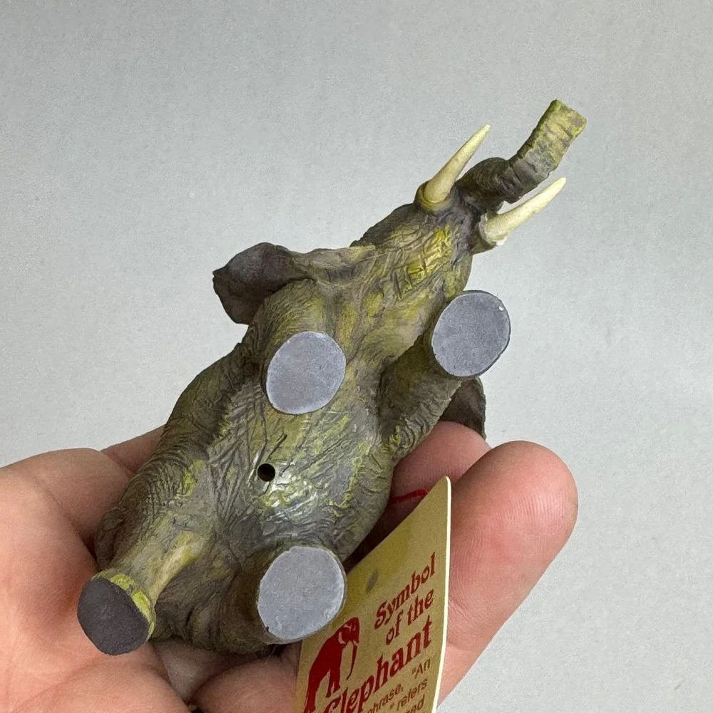 Bronners Christmas Wonderland Elephant Symbol of the‎ Elephant Ornament Figurine